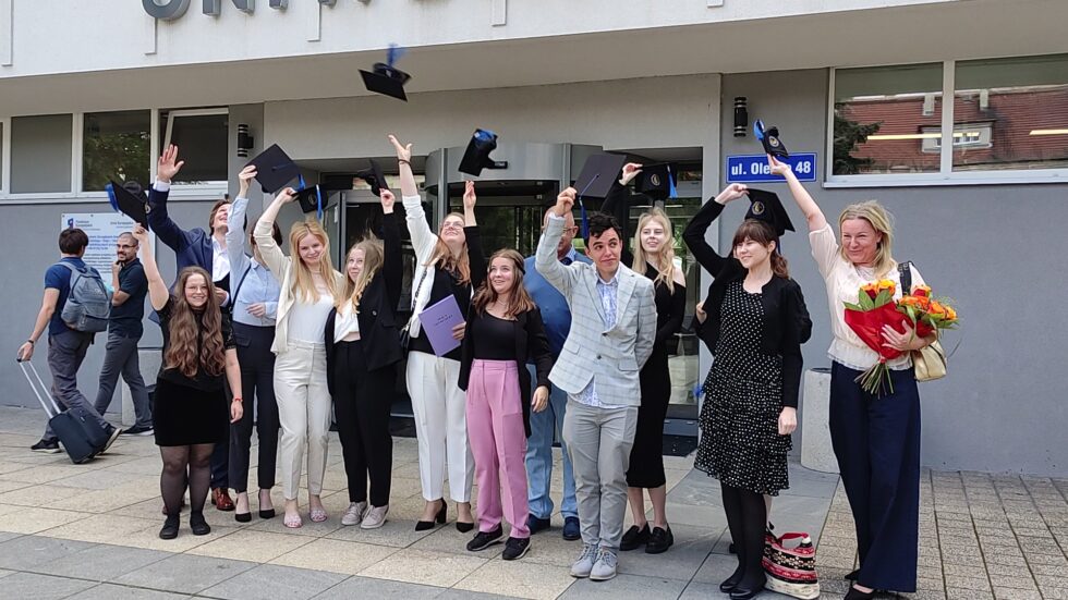 Dyplomarium 2024/2025 – zapraszamy absolwentów kierunku Praca socjalna! – 14 października 2025 r.